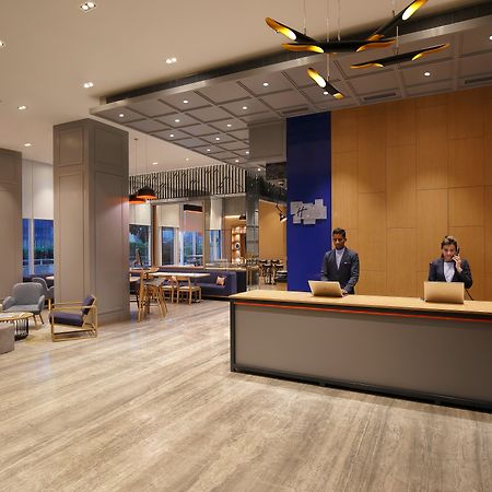 Holiday Inn Express Gurugram Sector 50 By Ihg Gurgaon Exteriör bild