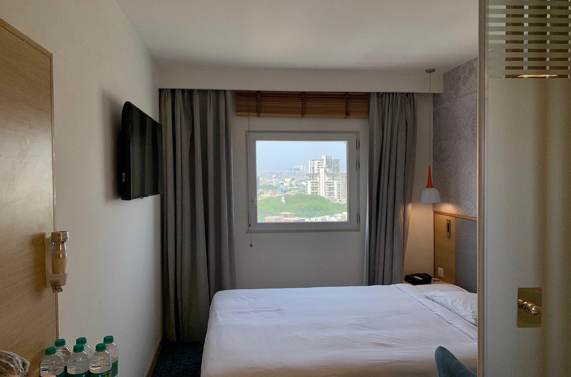 Holiday Inn Express Gurugram Sector 50 By Ihg Gurgaon Exteriör bild