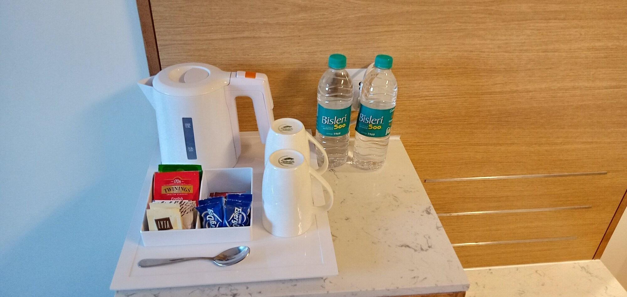 Holiday Inn Express Gurugram Sector 50 By Ihg Gurgaon Exteriör bild