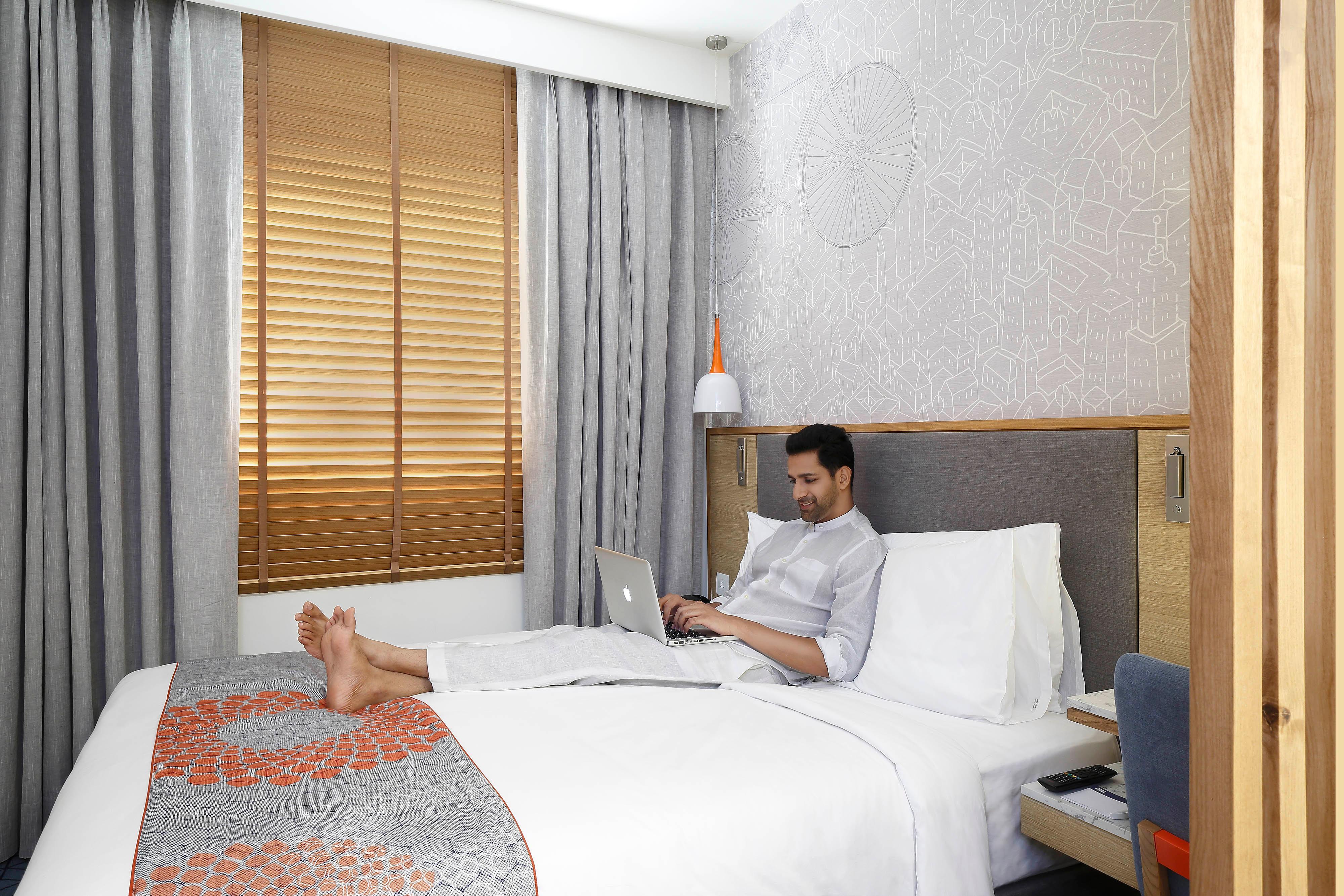 Holiday Inn Express Gurugram Sector 50 By Ihg Gurgaon Exteriör bild