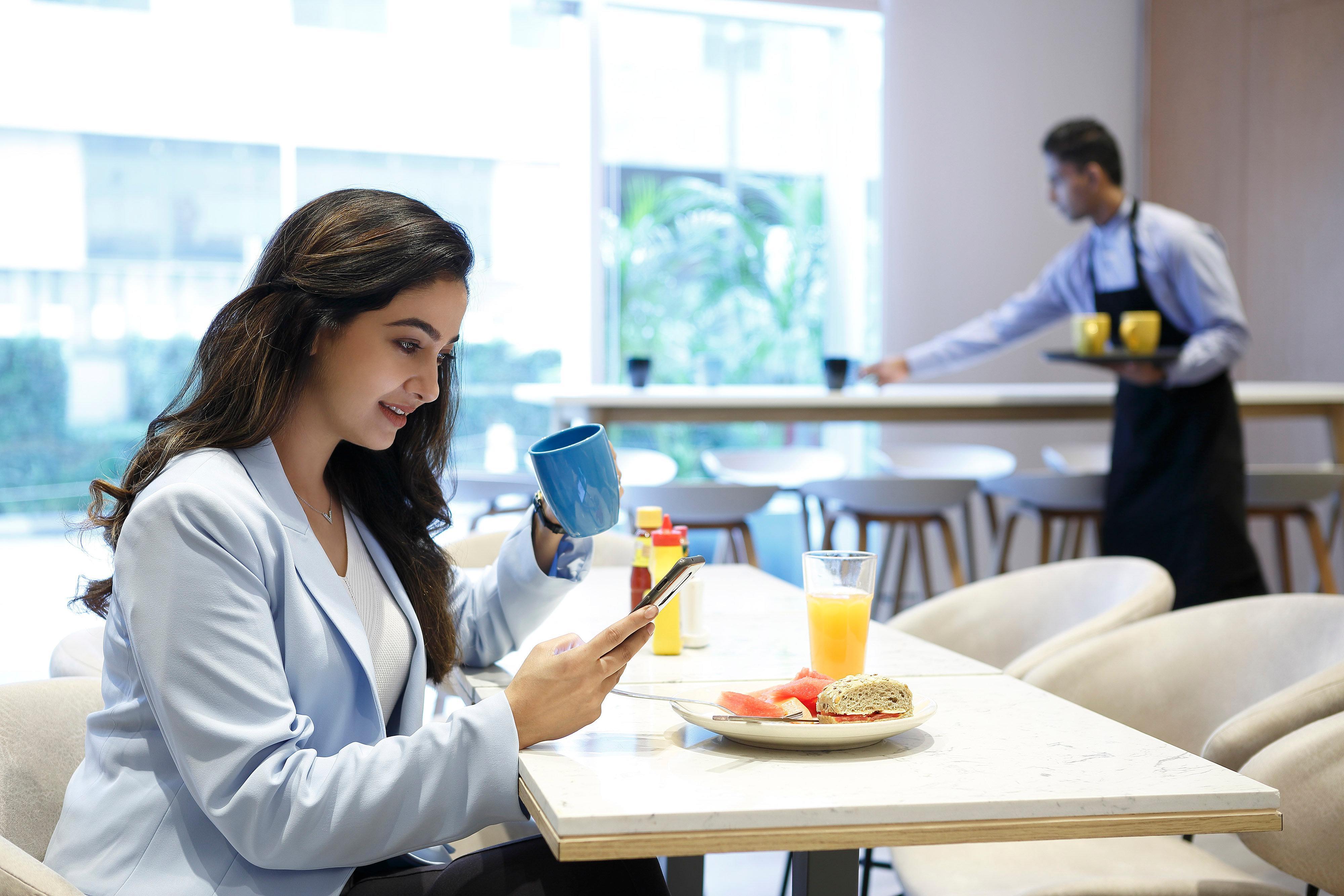 Holiday Inn Express Gurugram Sector 50 By Ihg Gurgaon Exteriör bild