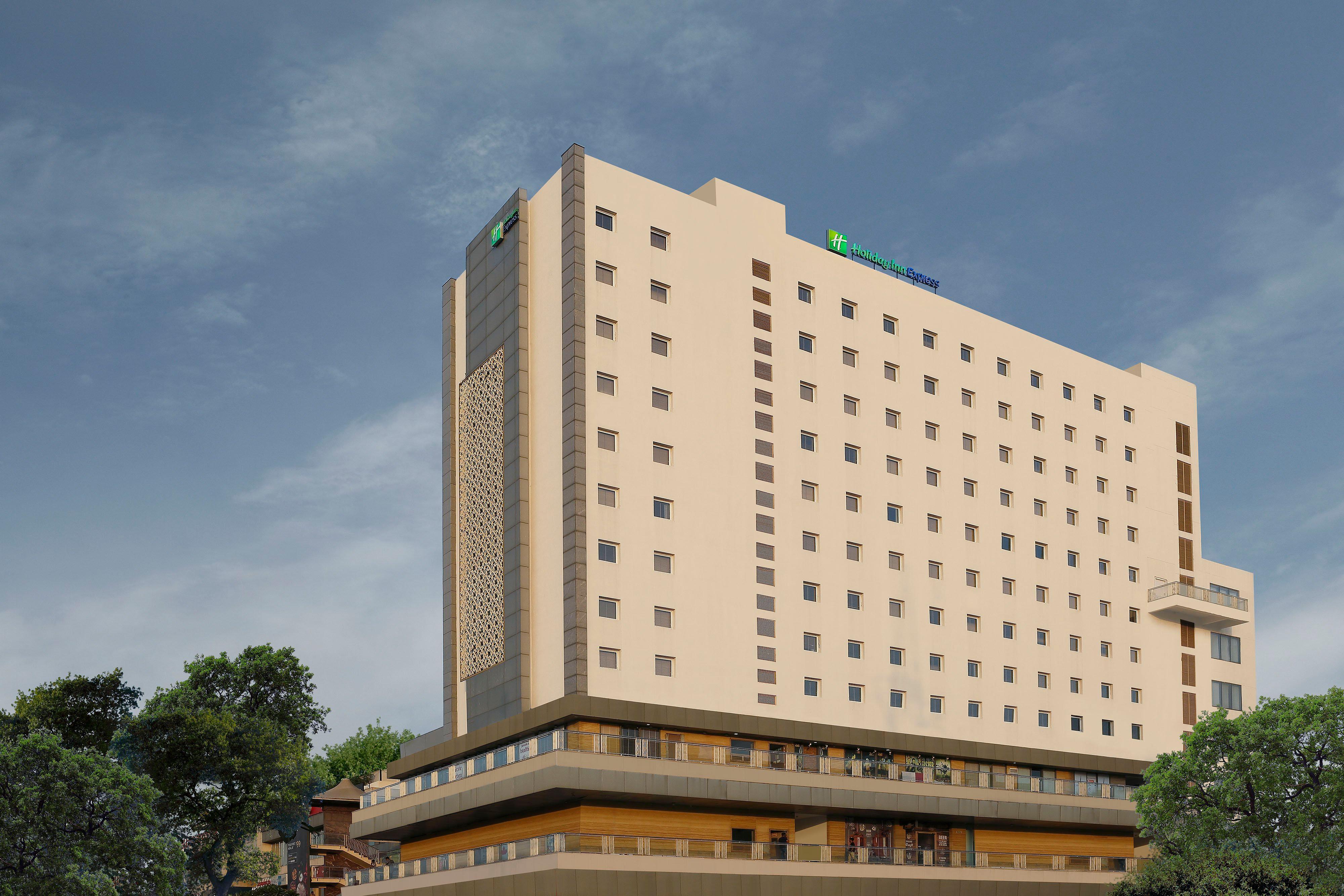 Holiday Inn Express Gurugram Sector 50 By Ihg Gurgaon Exteriör bild