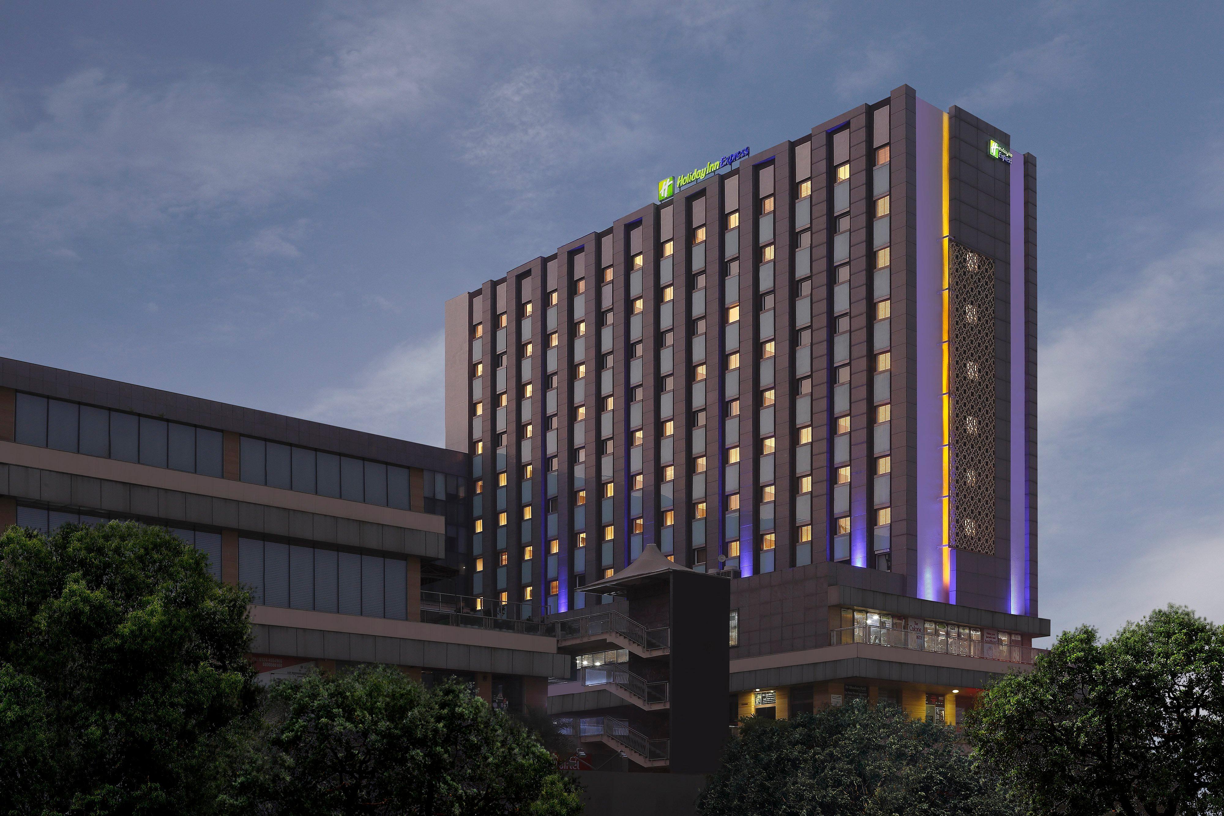 Holiday Inn Express Gurugram Sector 50 By Ihg Gurgaon Exteriör bild