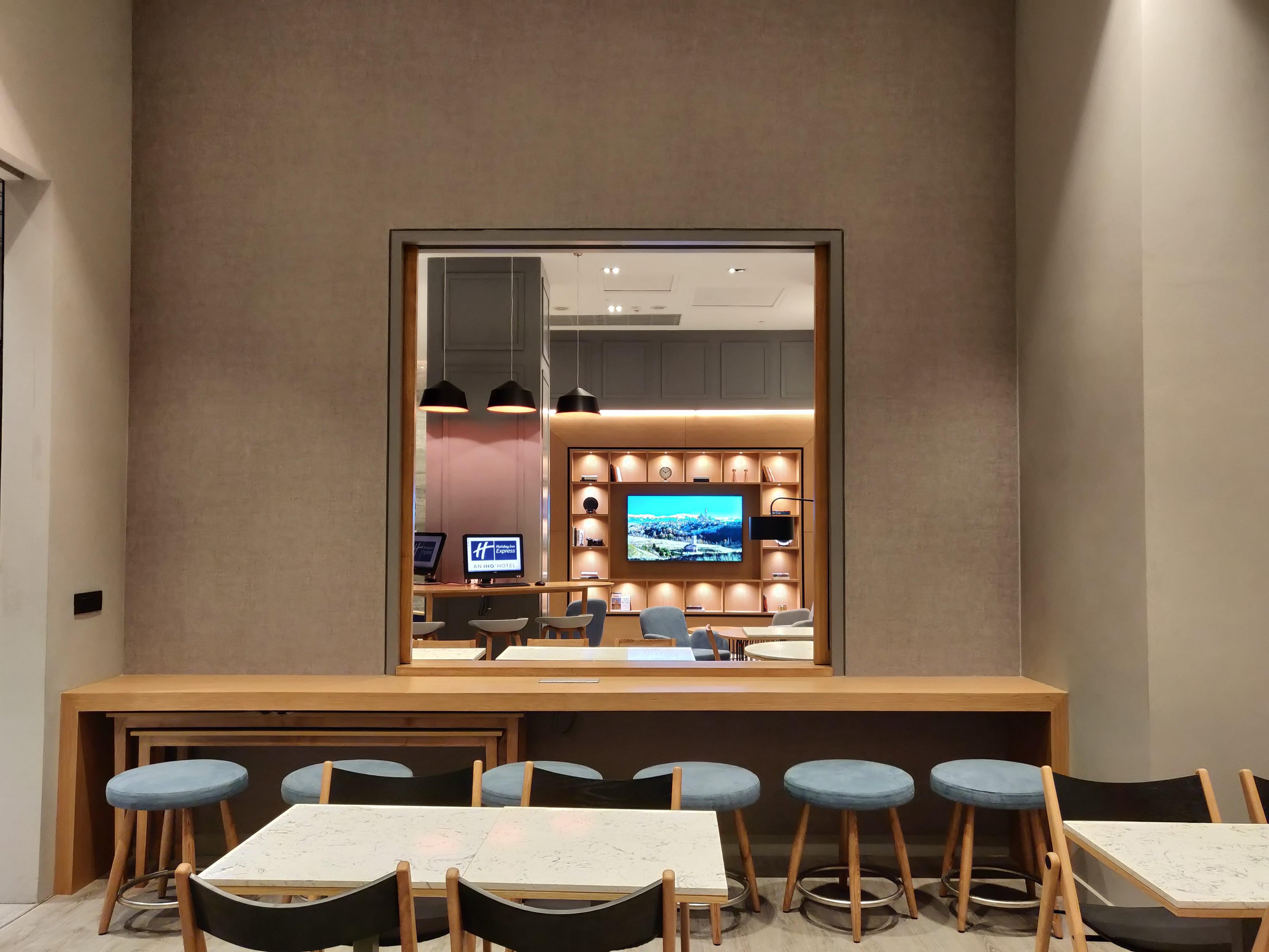 Holiday Inn Express Gurugram Sector 50 By Ihg Gurgaon Exteriör bild