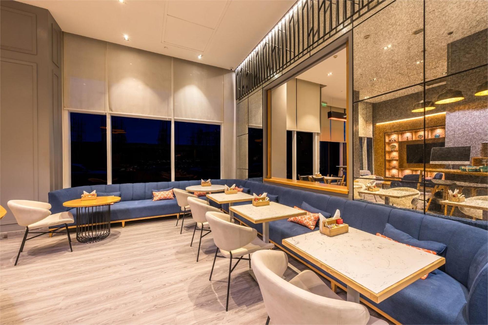Holiday Inn Express Gurugram Sector 50 By Ihg Gurgaon Exteriör bild