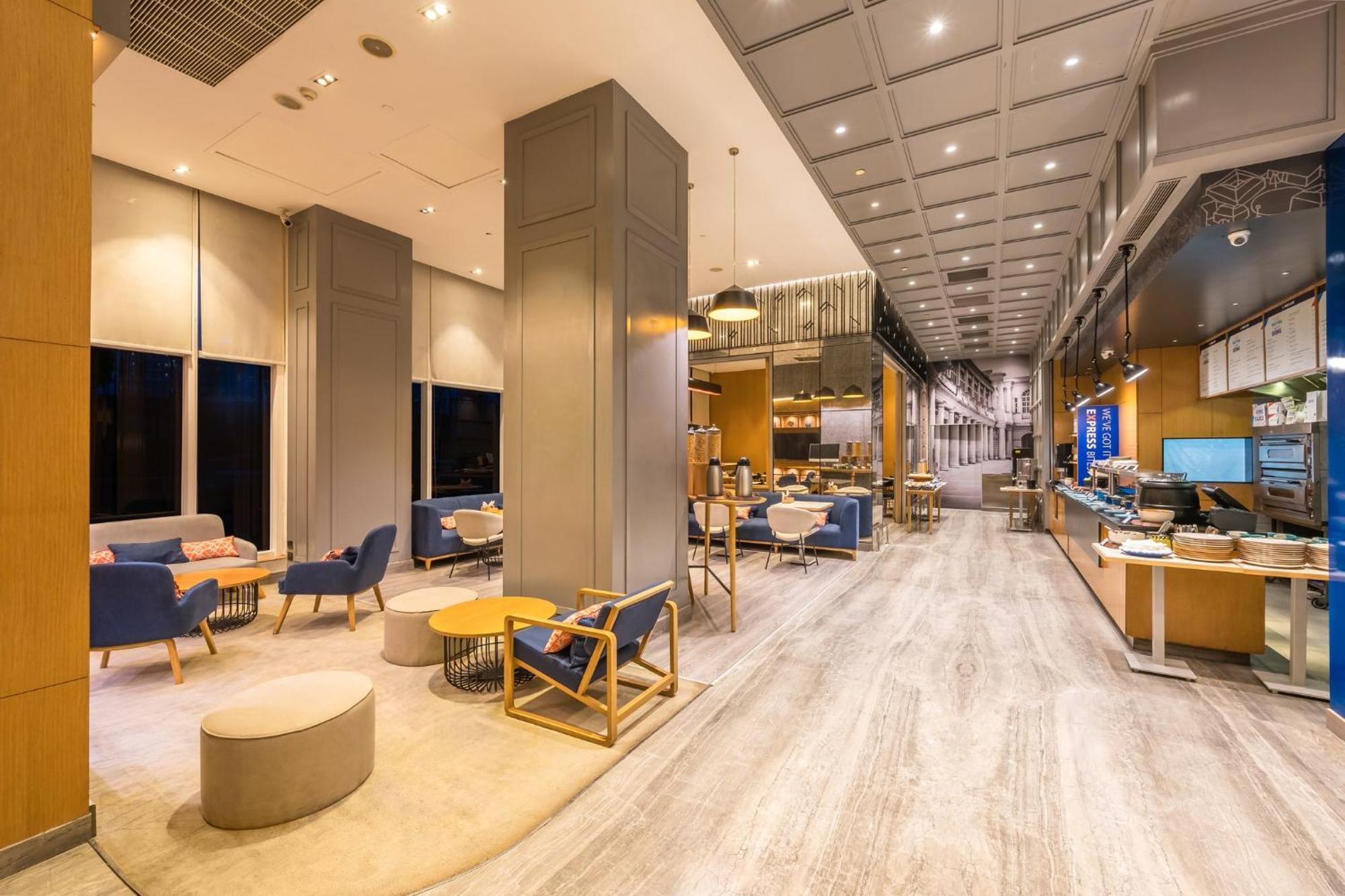Holiday Inn Express Gurugram Sector 50 By Ihg Gurgaon Exteriör bild