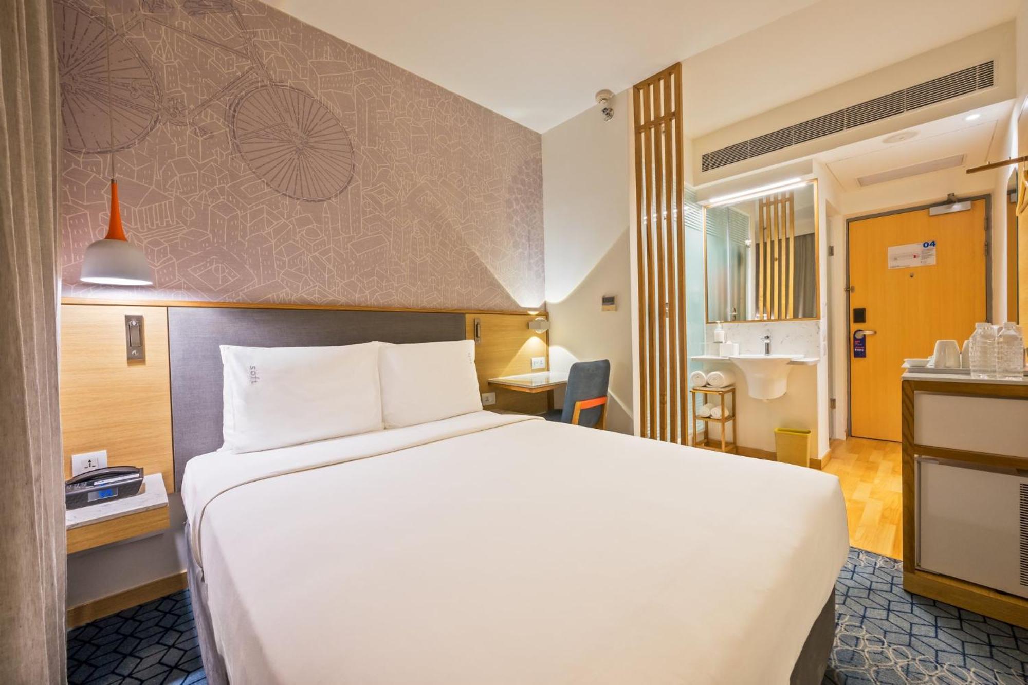 Holiday Inn Express Gurugram Sector 50 By Ihg Gurgaon Exteriör bild