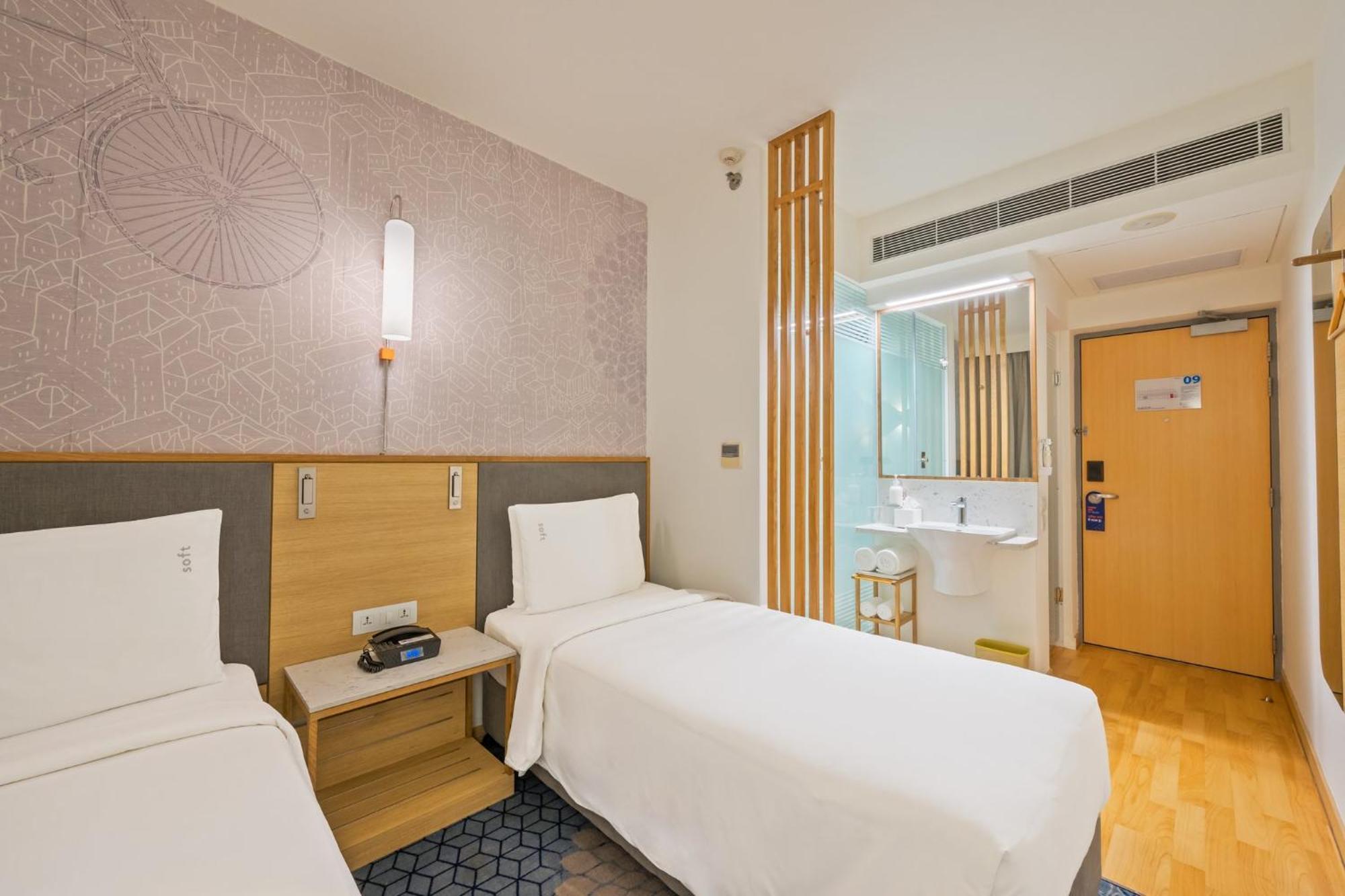 Holiday Inn Express Gurugram Sector 50 By Ihg Gurgaon Exteriör bild