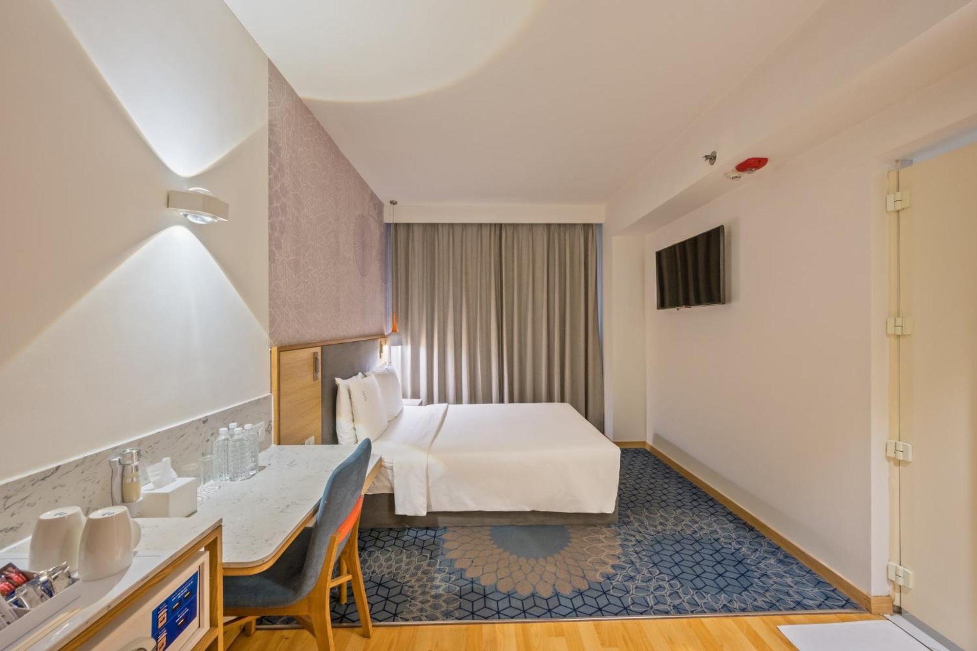 Holiday Inn Express Gurugram Sector 50 By Ihg Gurgaon Exteriör bild