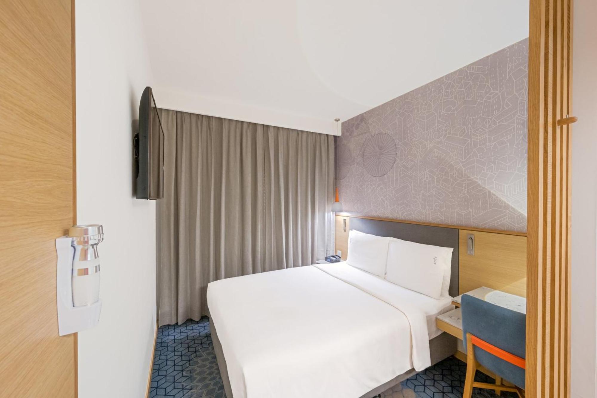 Holiday Inn Express Gurugram Sector 50 By Ihg Gurgaon Exteriör bild