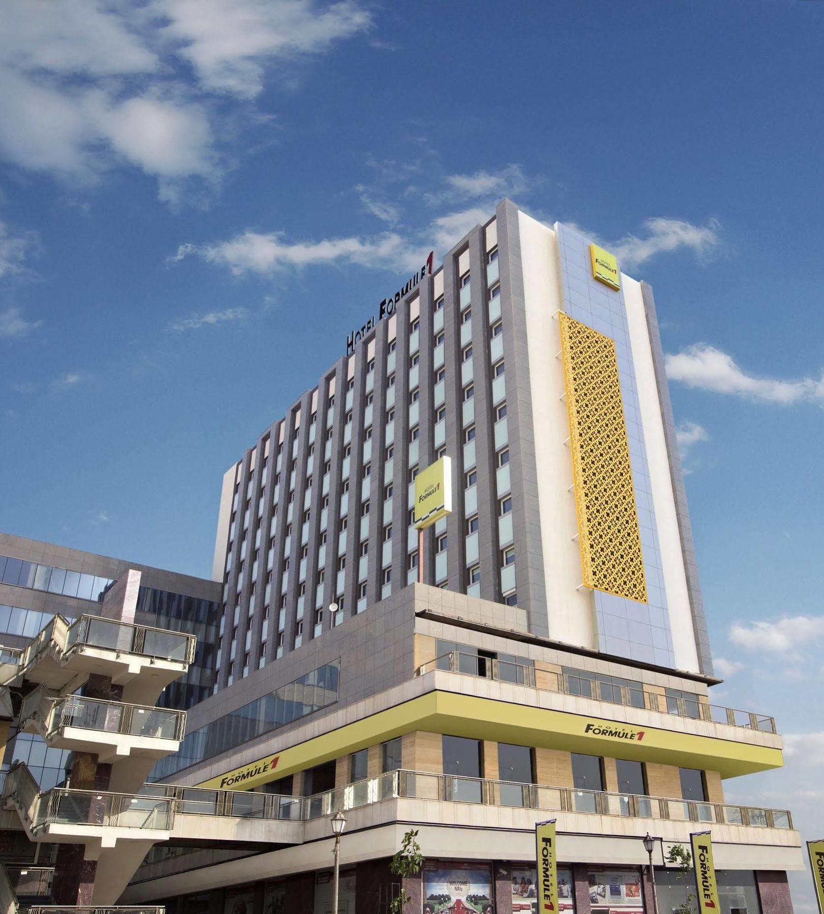 Holiday Inn Express Gurugram Sector 50 By Ihg Gurgaon Exteriör bild